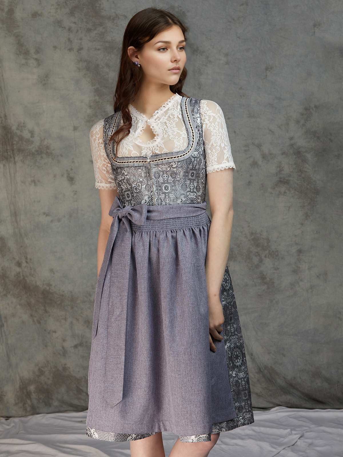 Dunkelrot Dirndl in eleganter Ausführung