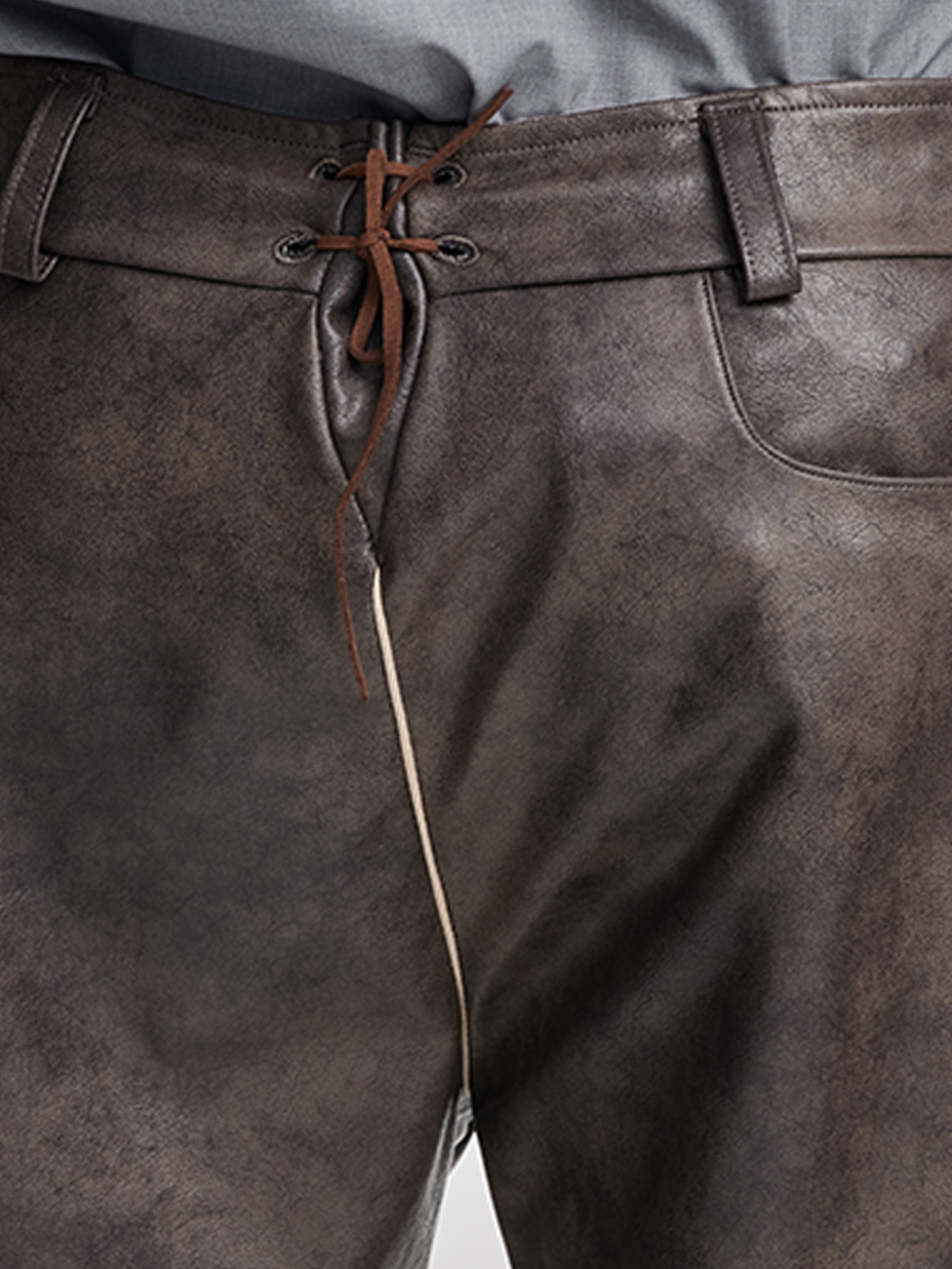 Dirndl Lila Samt mit grauer Lederhose