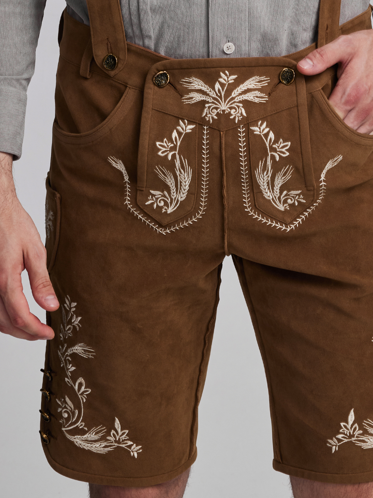 Dirndl mit Lederhose