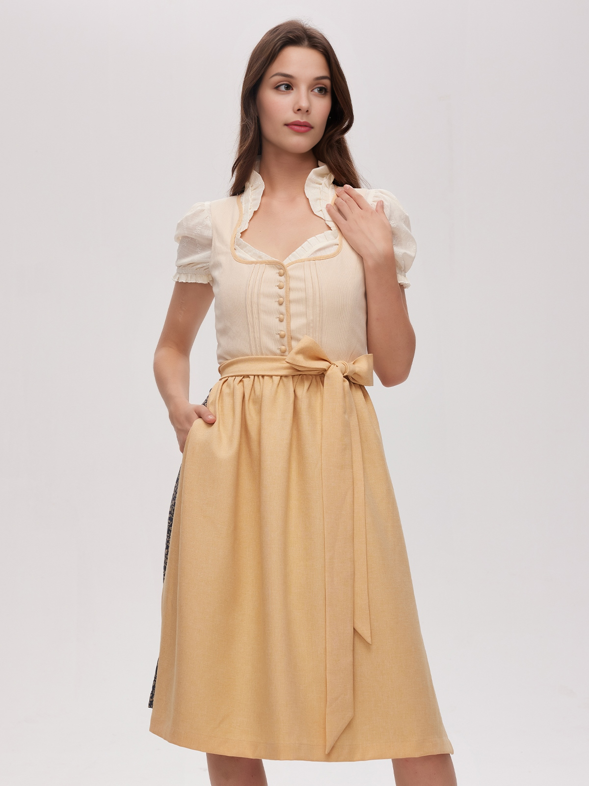 Pinkes Dirndl mit gelber Schürze