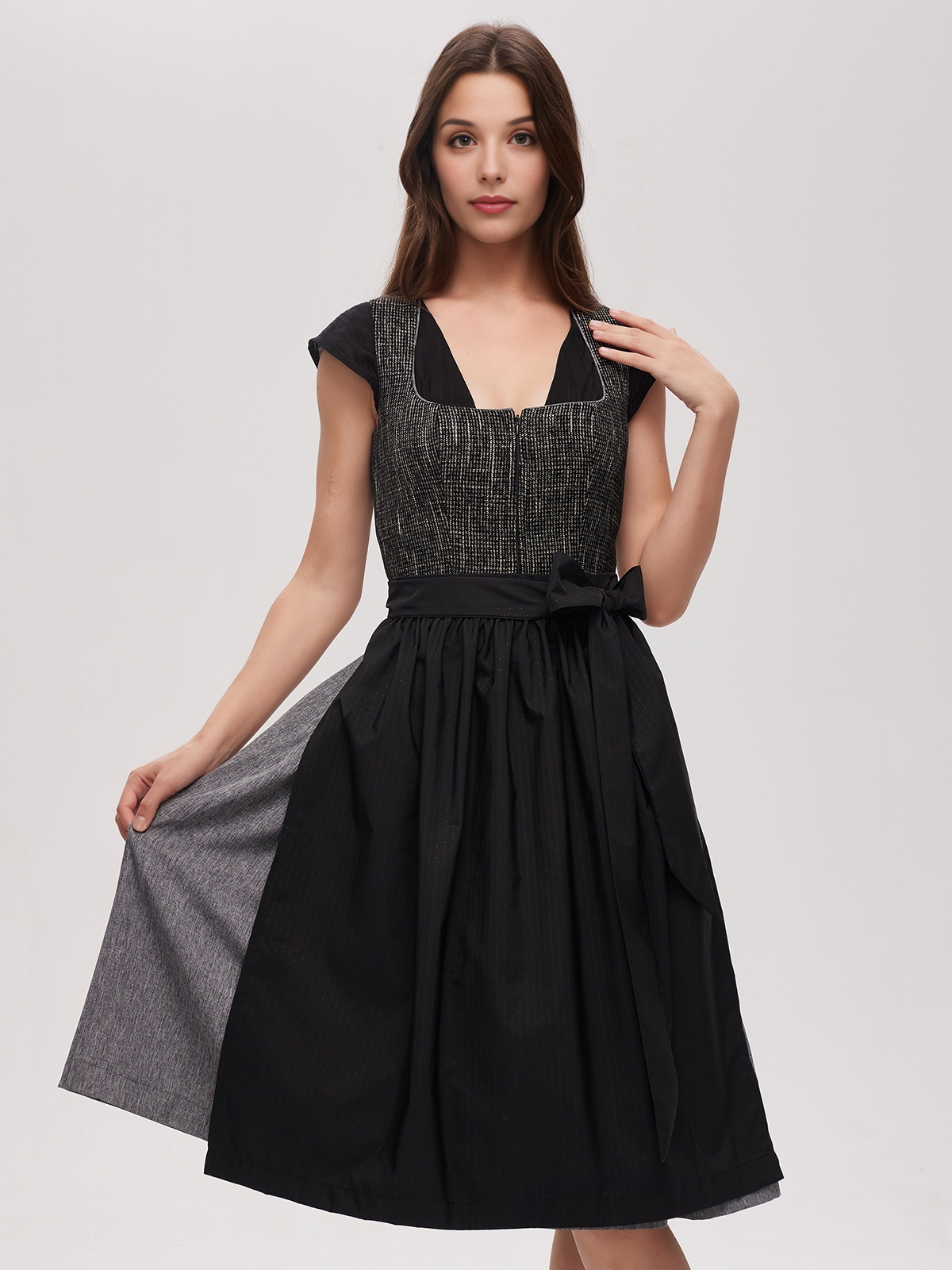 Dirndl mit weißer Bluse