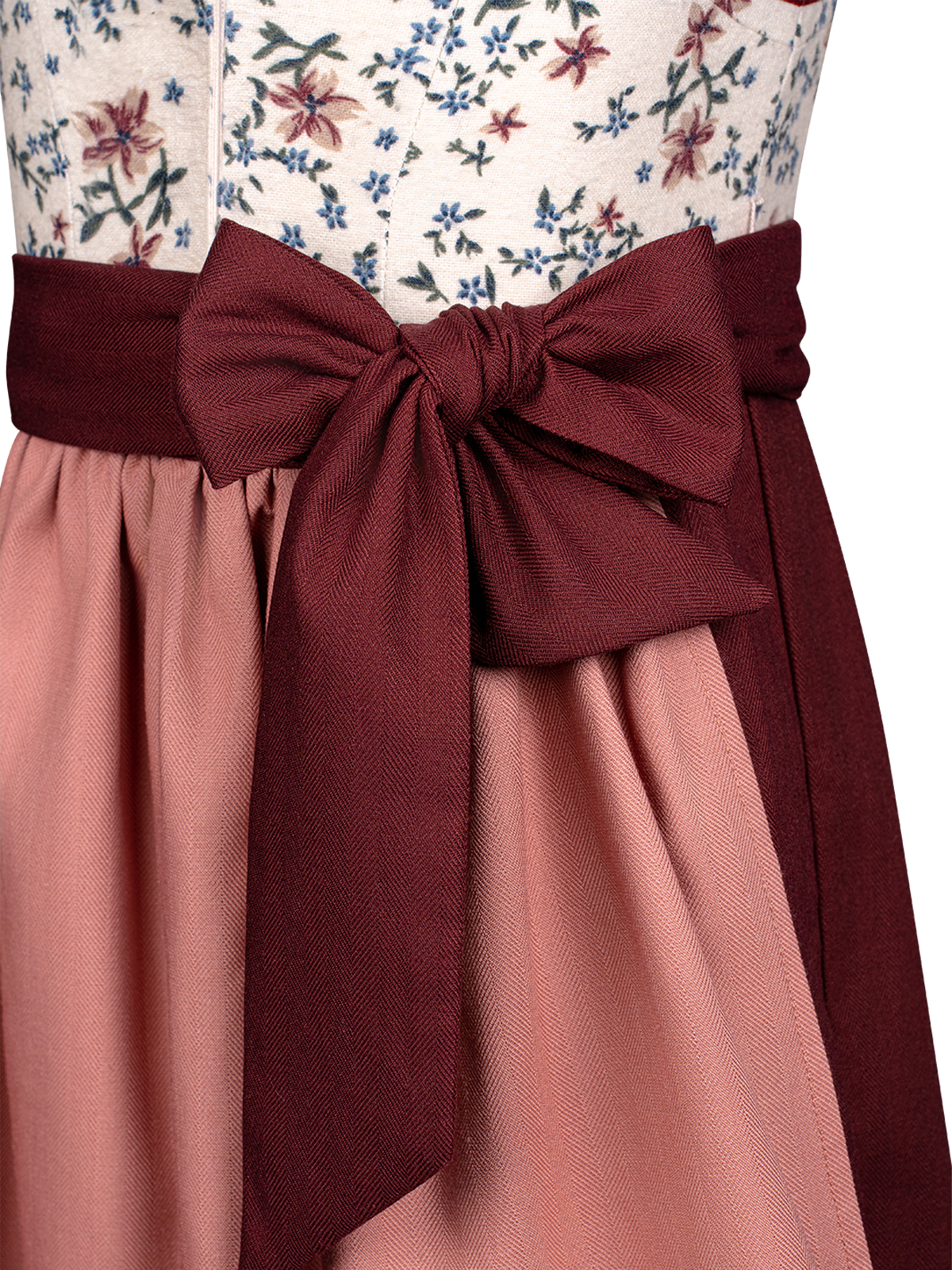 Modernes reduzierte Dirndl in Rot