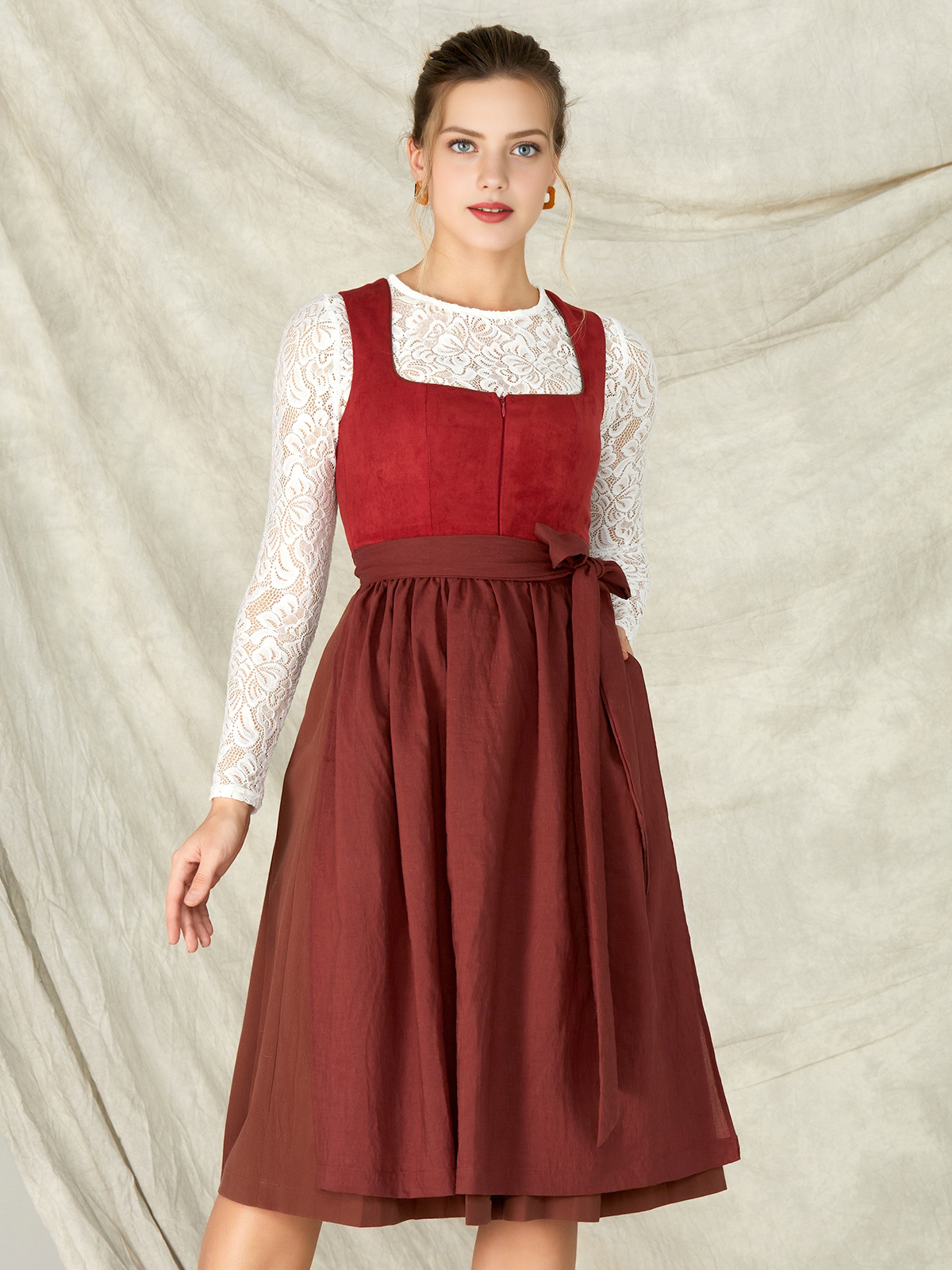 Modernes dunkelgrün Dirndl mit figurbetonter Silhouette