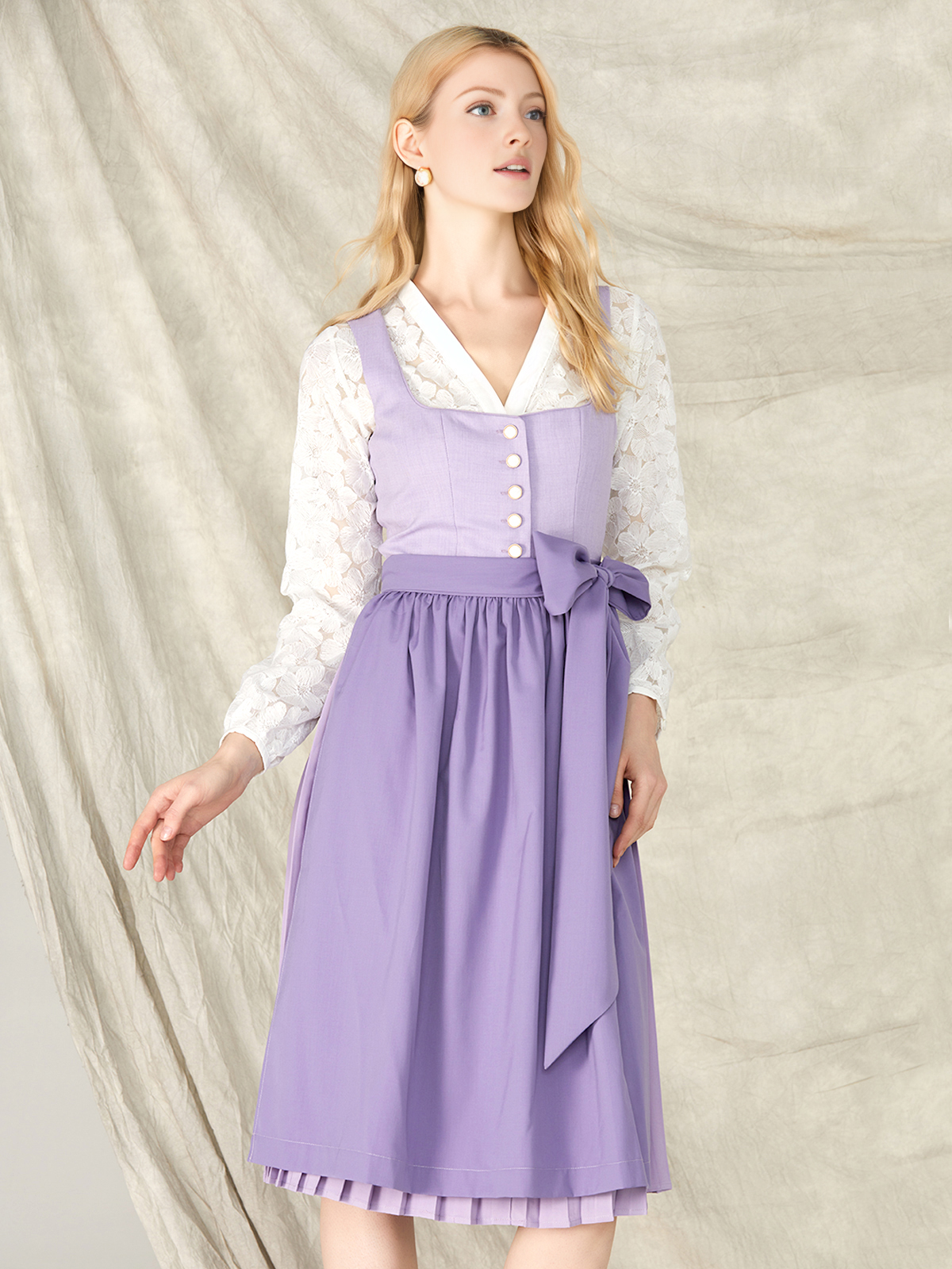 Dirndl aus Samt in Lila – perfekt für moderne Stylings