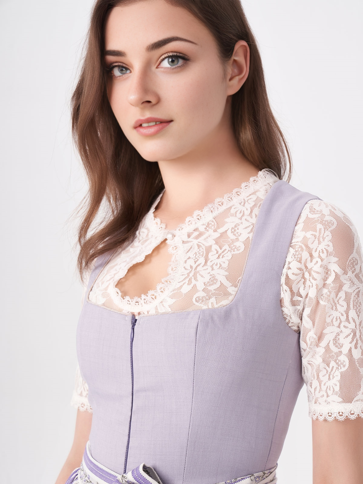 Modernes Dirndl in beige-braun mit schlanker Silhouette