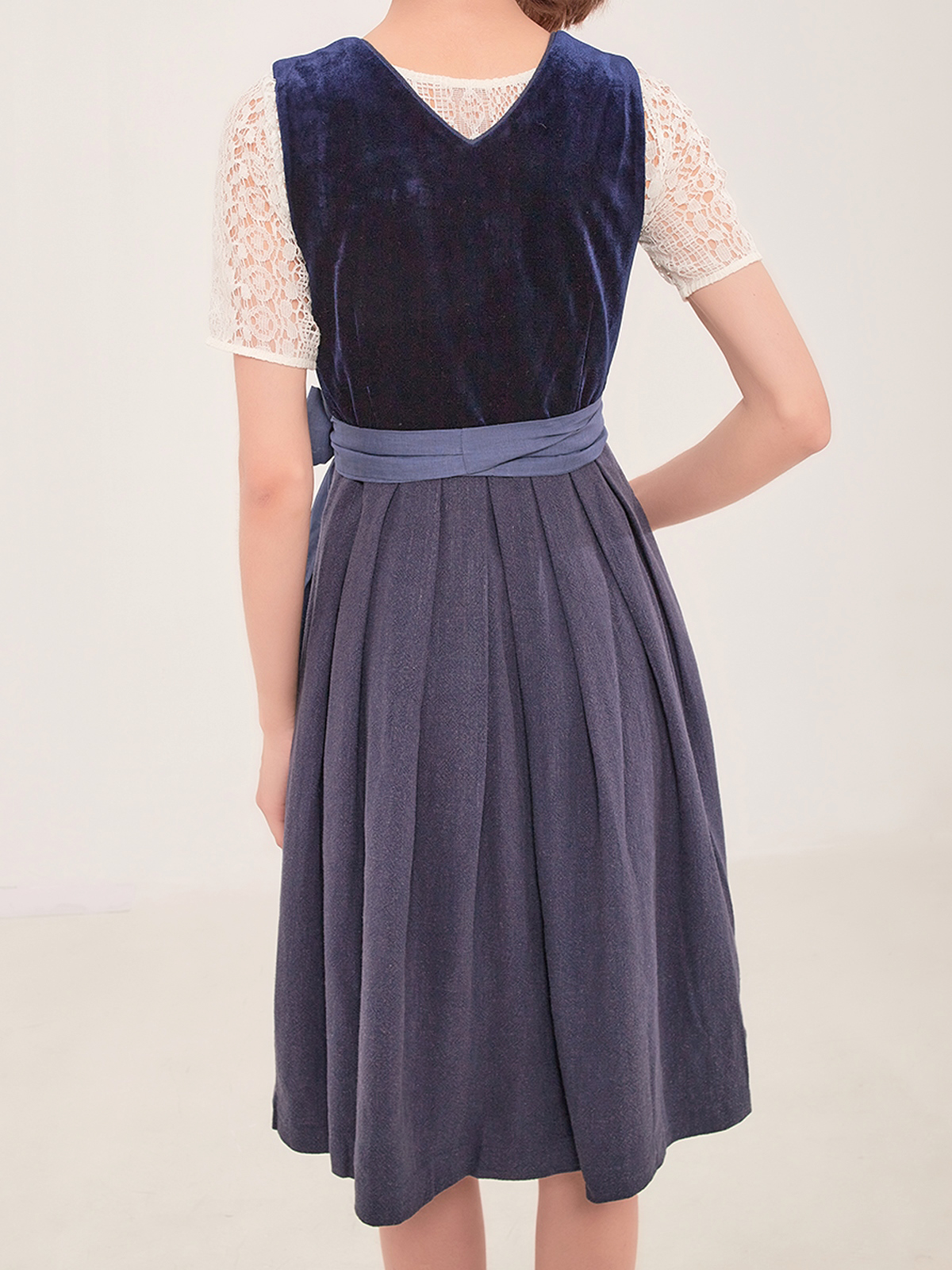 Modernes Dirndl in Blau