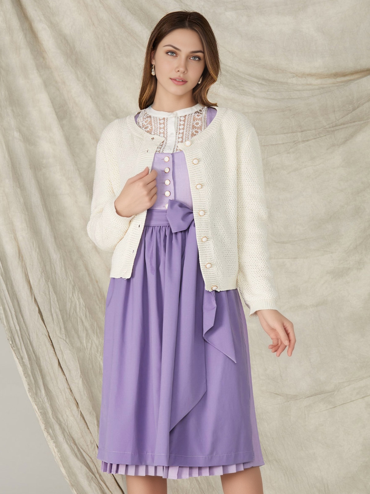Schwarzes Dirndl mit modernem Schnitt