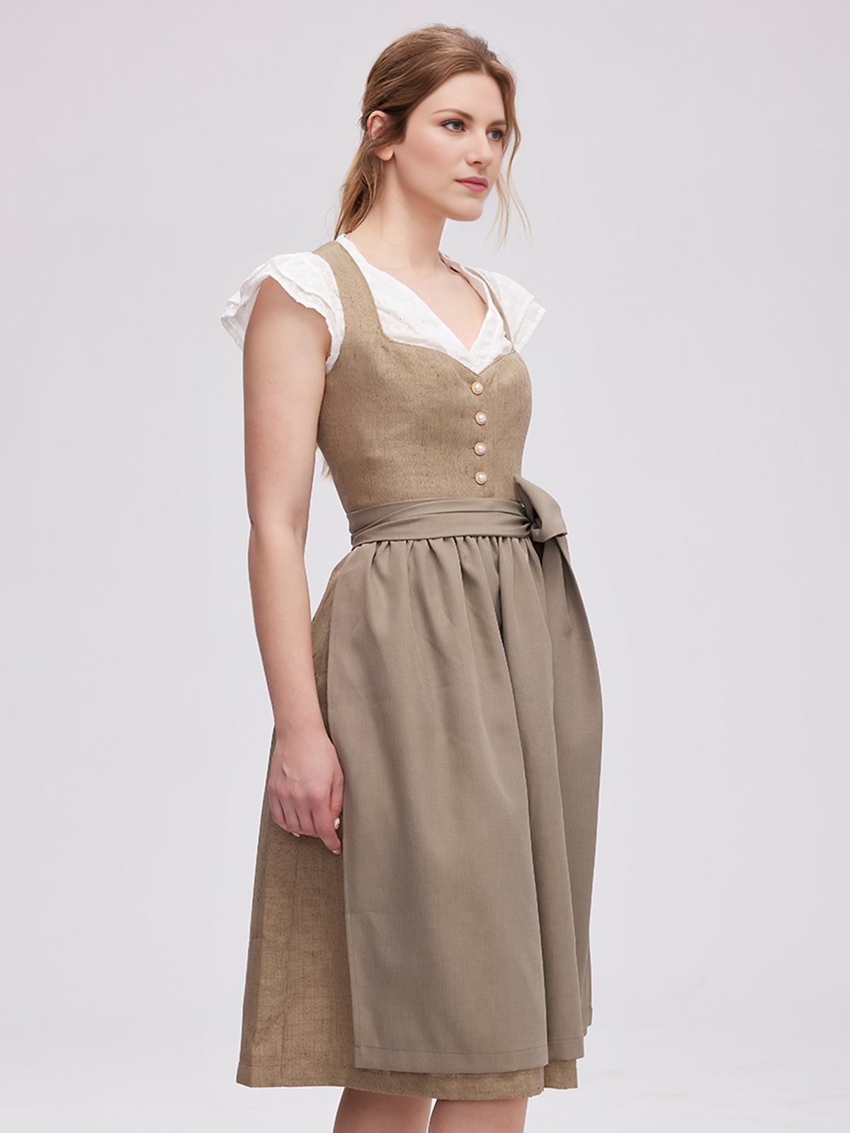 Modernes Dirndl in Grün – perfekt für den Alltag