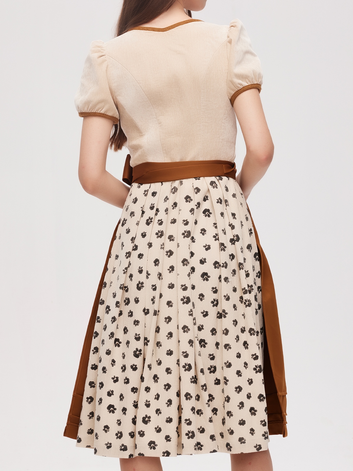 Dirndlbluse mit Spitze in Braun