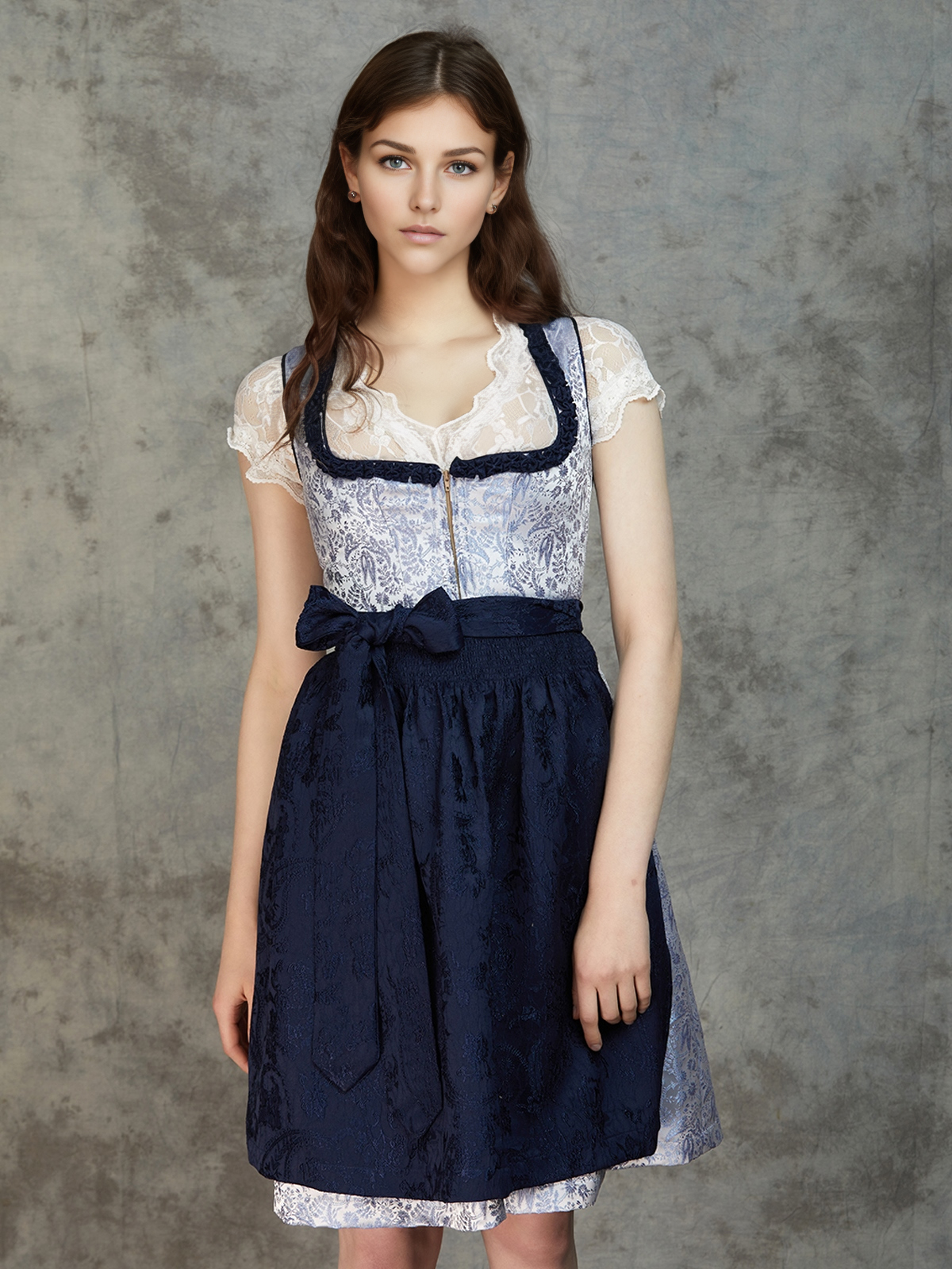 Dirndlbluse Langarm in Blau