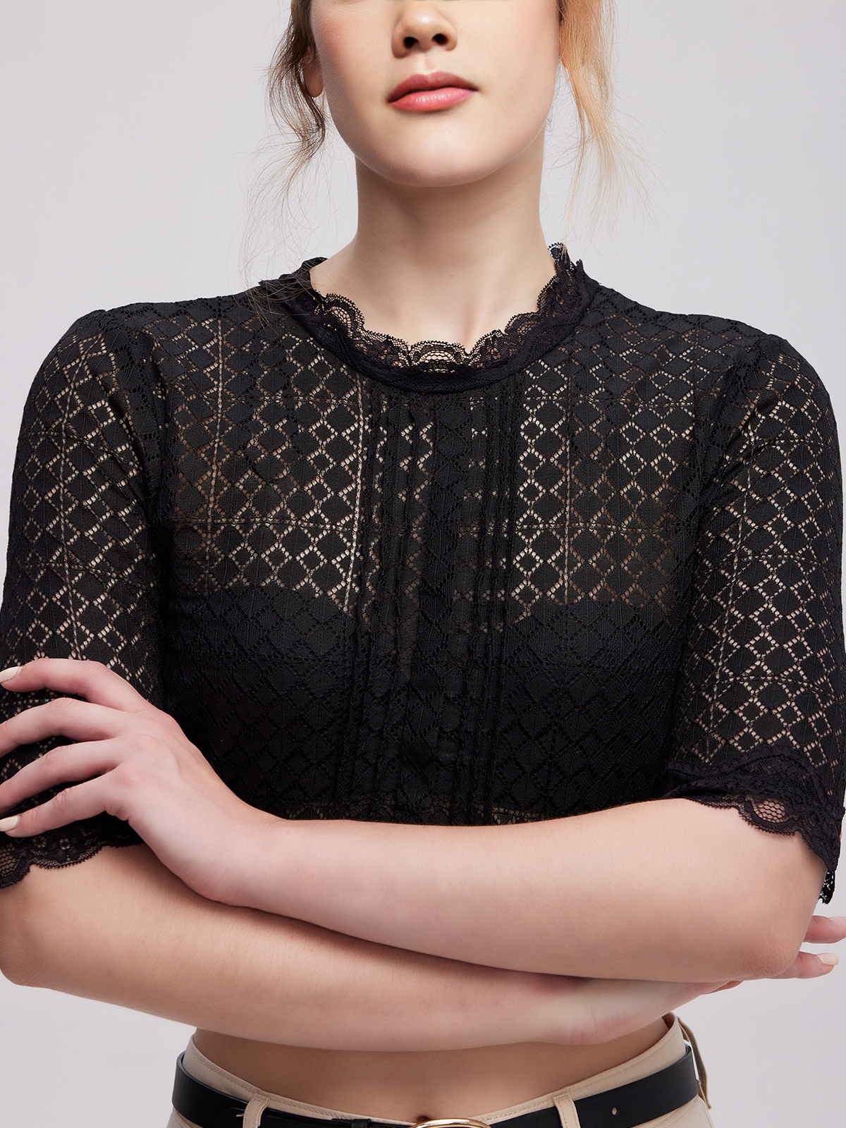Dirndl in Schwarz mit modernem Schnitt