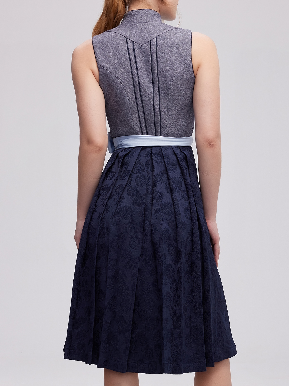 Dirndl in Grau – stilvolle Alternative zu Braun
