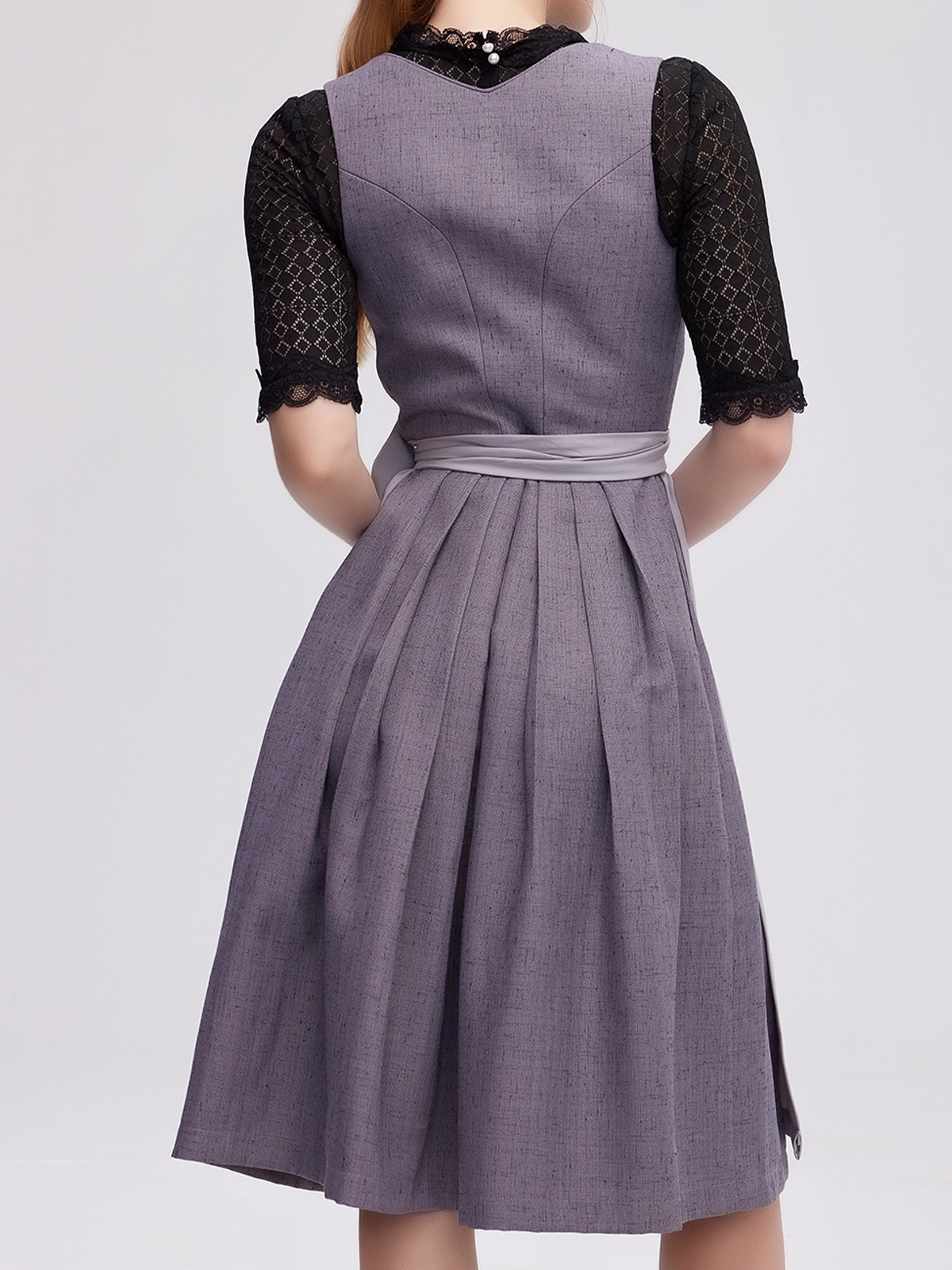 Dirndl mit geradem Ausschnitt in Grau