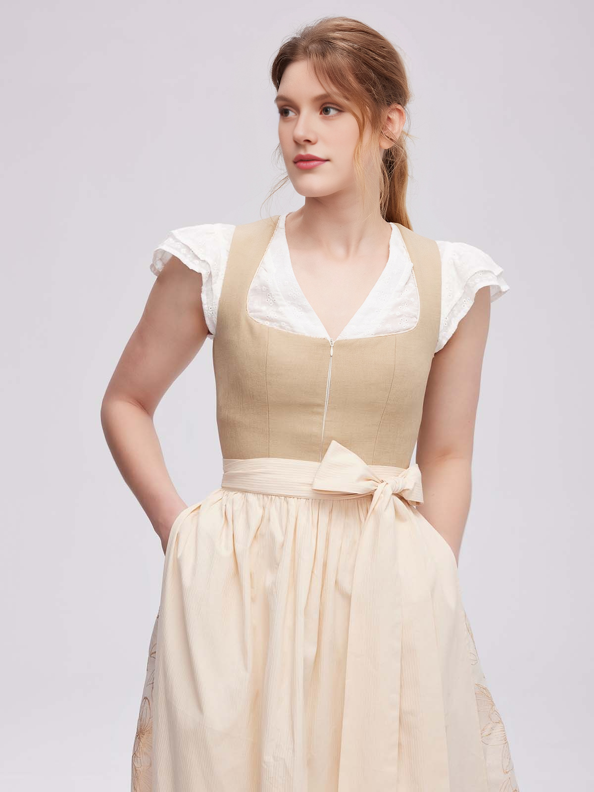 Dirndl in Braun