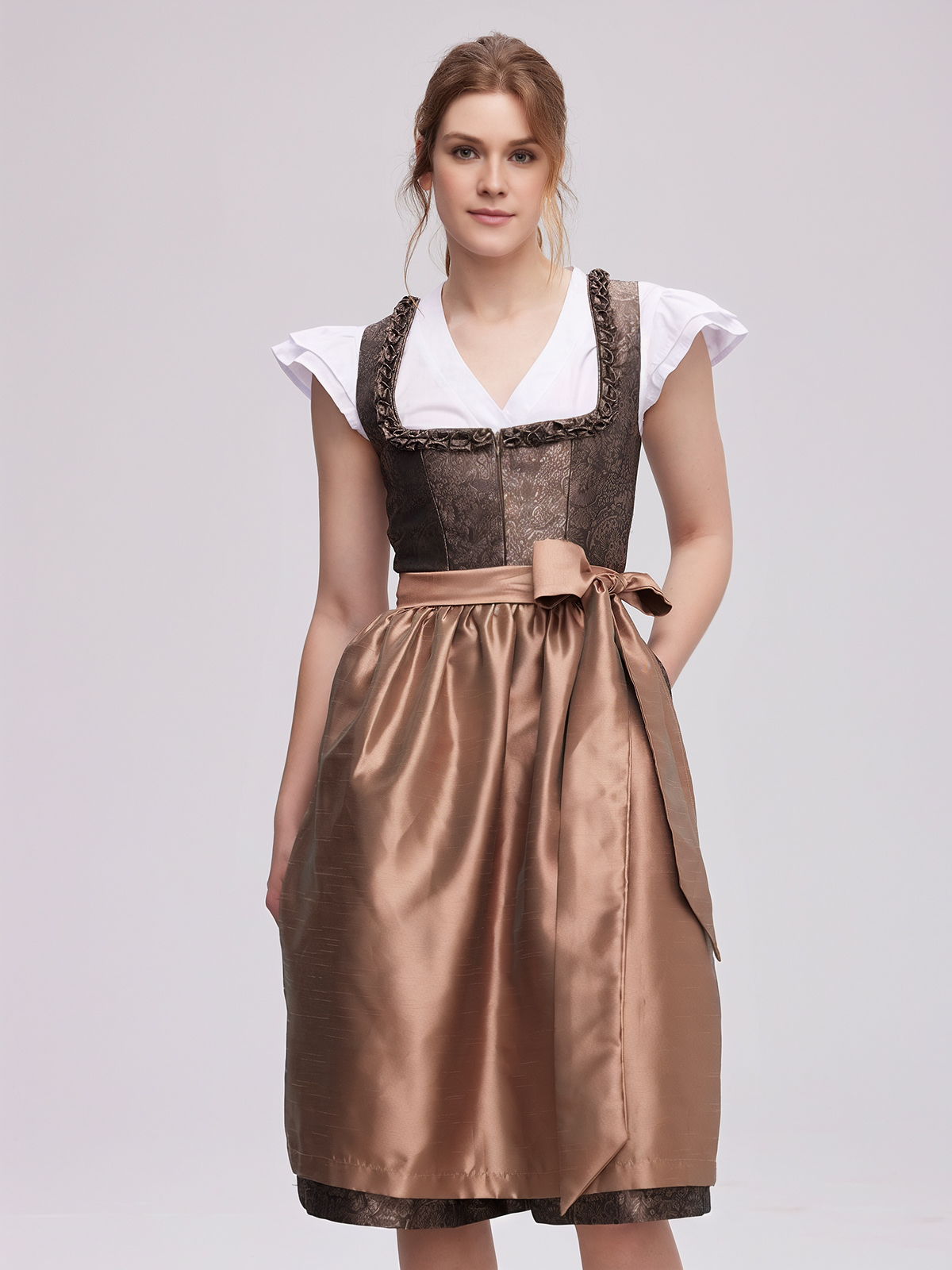Modernes Dirndl in Beige